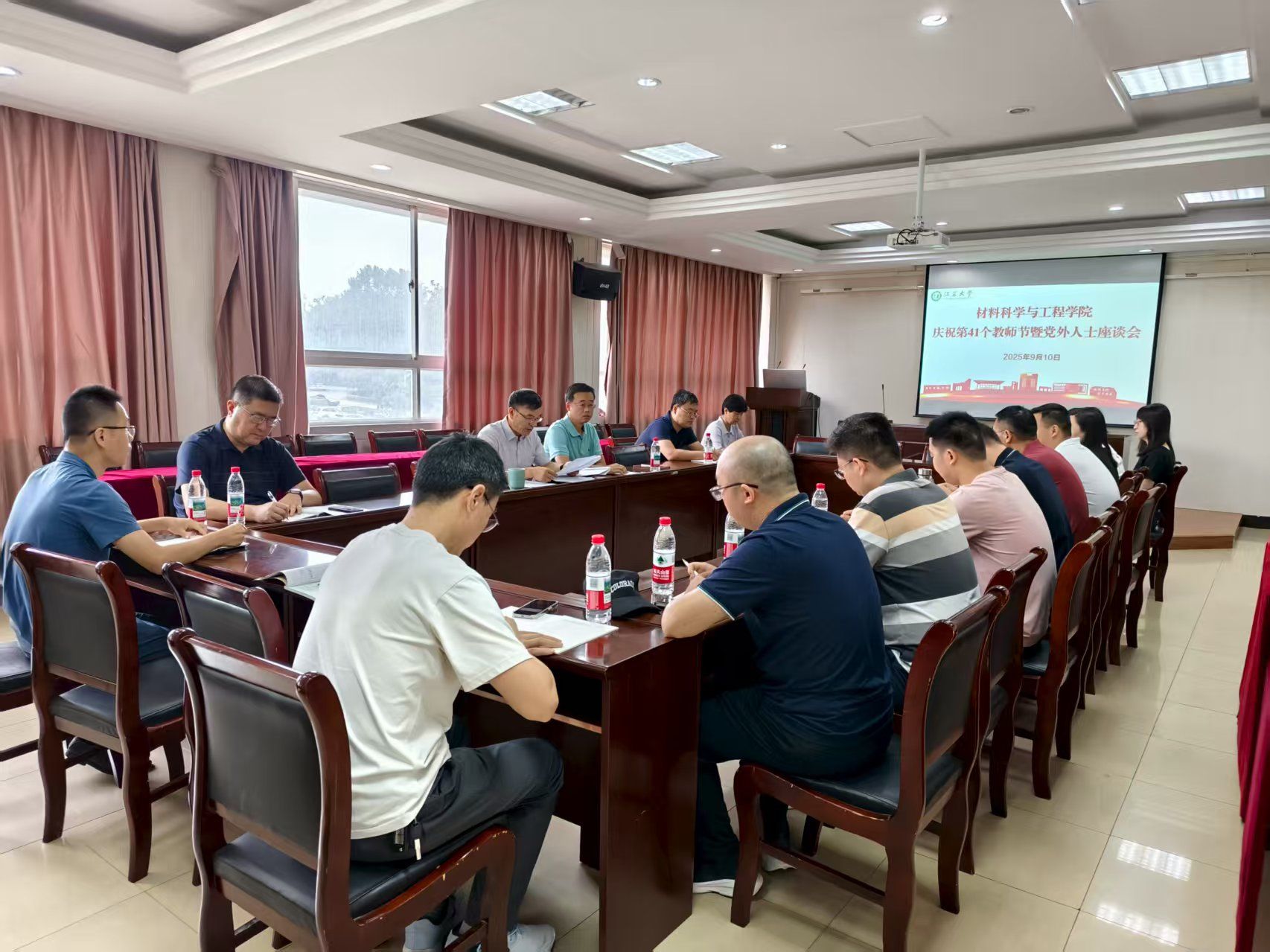 公司党委召开庆祝教师节暨党外人士座谈会